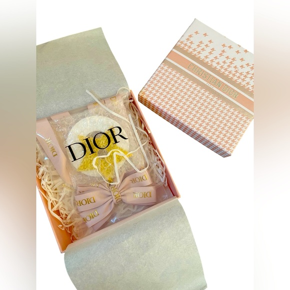 New Dior Pink & White Christmas Ornament Aroma Stone - Picture 4 of 5